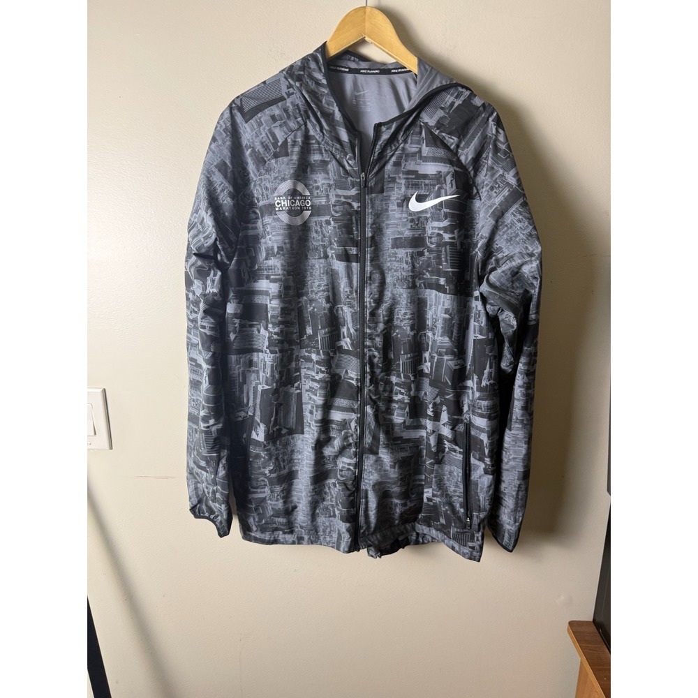 Nike 2018 Chicago Marathon Running Jacket Mens 2XL Gray City Skyline AOP Hooded